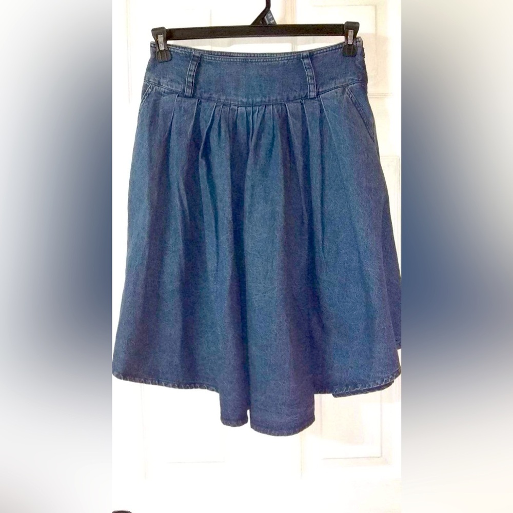 Vintage J Peterman Blue jean skirt, size 4 Super Cute & Trendy